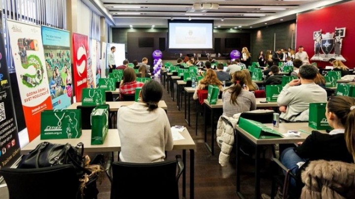 Akademija Modernog Menadžmenta 2016 - Company vs Startup