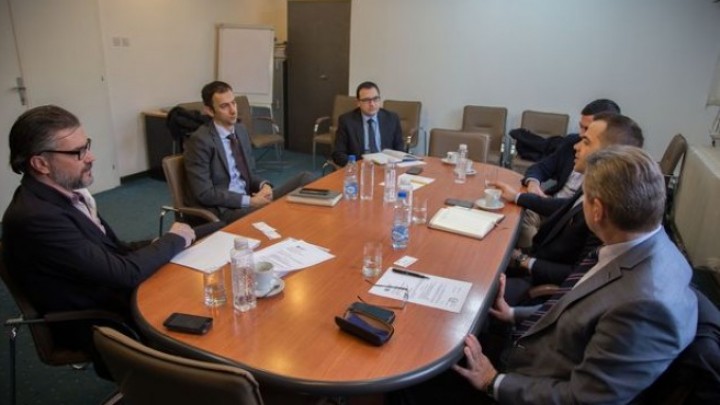 Poželjna kupovina investicionih jedinica za devize
