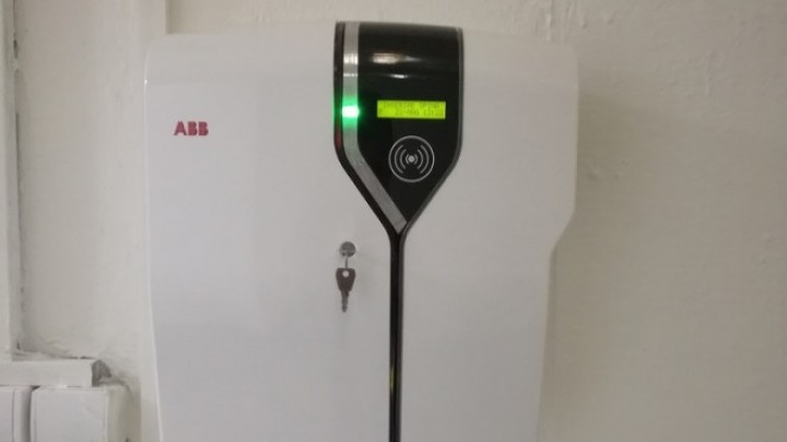 Ugrađen prvi punjač za električne automobile u jednoj domaćoj kompaniji