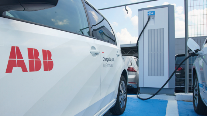 Pušten u rad prvi ABB brzi punjač za električna vozila u Srbiji
