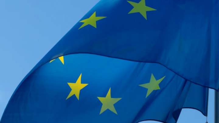 Lideri 27 zemalja Evropske unije postigli su rano jutros dogovor o planu oživljavanja ekonomije