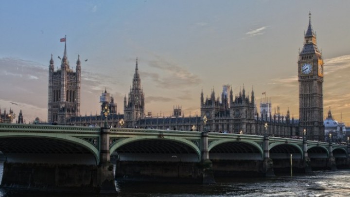 Ekonomija Velike Britanije zvanično je pala u recesiju posle 11 godina