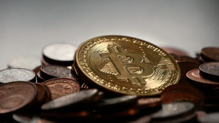 Vrednost bitcoina skočila za 5,77 odsto i dostigla cenu od 60.104 dolara