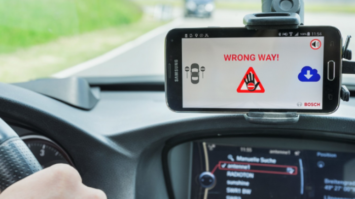 Bosch sistem upozorenja za vozače koji se kreću u pogrešnom smeru sada i u ŠKODA vozilima
