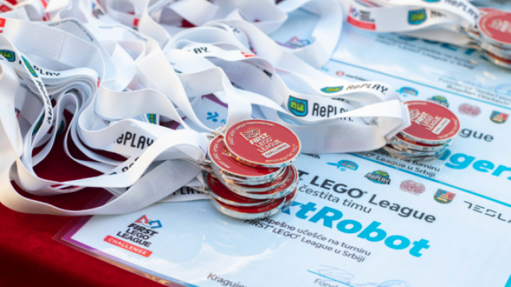 Mladi robotičari se plasirali na regionalno takmičenje u Sloveniji