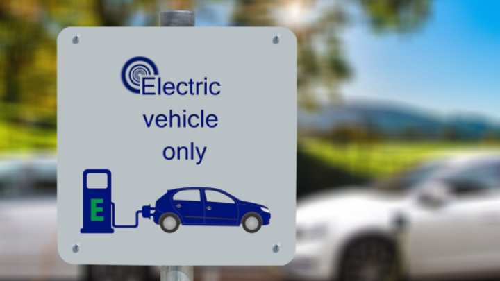 Uskoro ćemo električne automobile puniti na stubovima javne rasvete