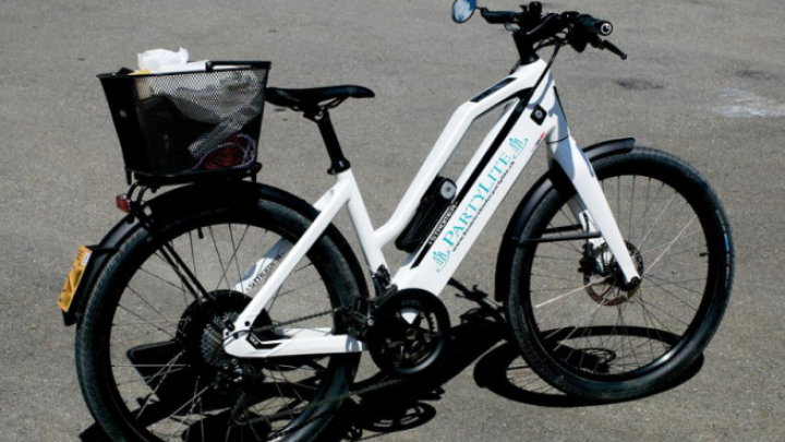 Prenosivi elektromotor pretvara svaki bicikl u e-bicikl