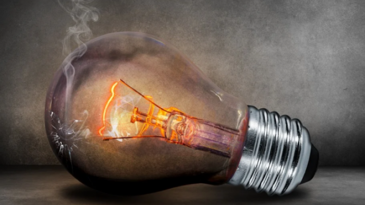 Trgovački lanci gase svetla i skraćuju radno vrijeme radi uštede energije