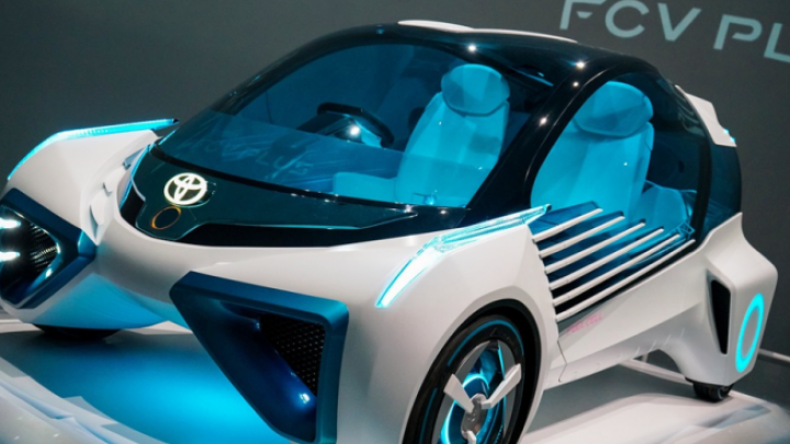 Toyota ponovo najavljuje prodaju prvog električnog automobila
