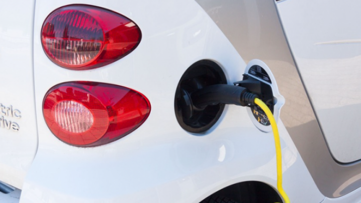 Nemačka gradi put na kome će se električni automobili puniti bežično