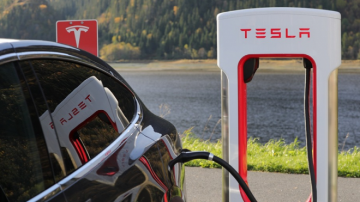 Tesla povlači 363.000 vozila