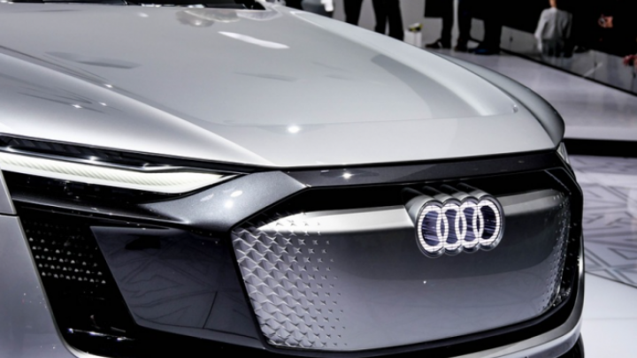 Međunarodni salon automobila i Međunarodni sajam motocikala posetilo je više od 102.000 ljudi