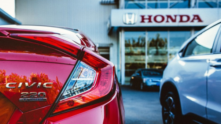 Zbog problema sa retrovizorom Honda povlači više od 330.000 vozila