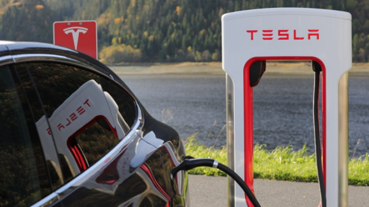 Tesla povećava upotrebu baterija na bazi gvožđa u proizvodnji vozila