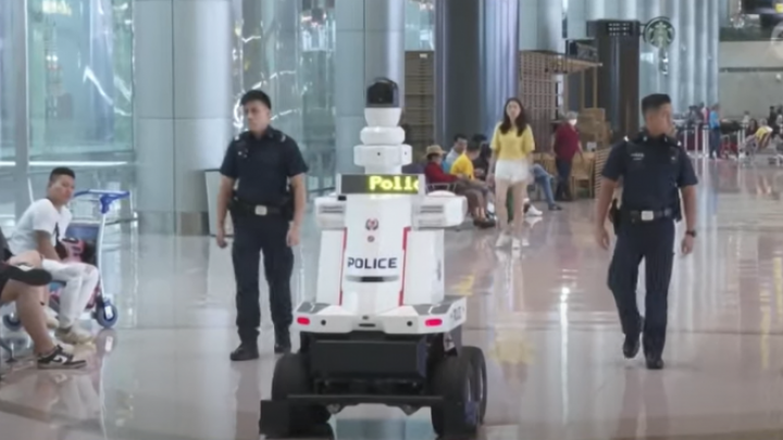 Singapurska policija saopštila je kako će u u budućnosti koristiti tzv. robote-policajce