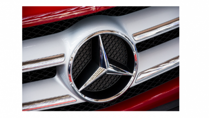Mercedes i u Evropi pokreće funkciju za automatsku promenu saobraćajne trake