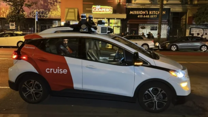 Cruise,u vlasništvu Dženeral motorsa (GM), kompanija za automobile bez vozača obustavila je rad svojih robotskih taksija