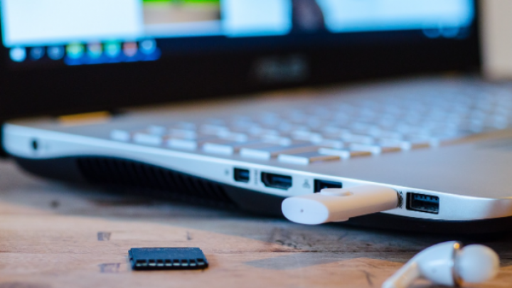 Trgovanje najveće svetske banke obavljeno na Menhetnu uz pomoć jednog običnog USB stika