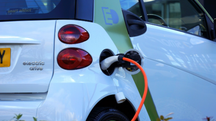 Subvencije za kupovinu električnih vozila dobra mera, ali potrebno uključiti i plug-in hibride