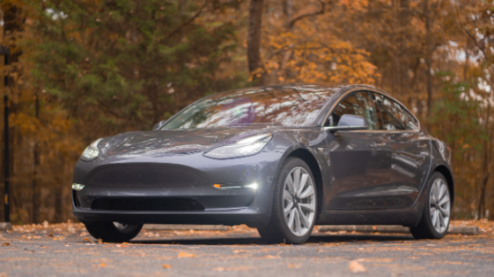 Tesla povlači 2,2 miliona vozila u SAD zbog premalih svetala