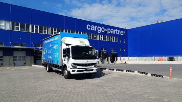 cargo-partner ubrzava svoje napore ka održivosti životne sredine testiranjem električnih kamiona za isporuke “od vrata do vrata”.