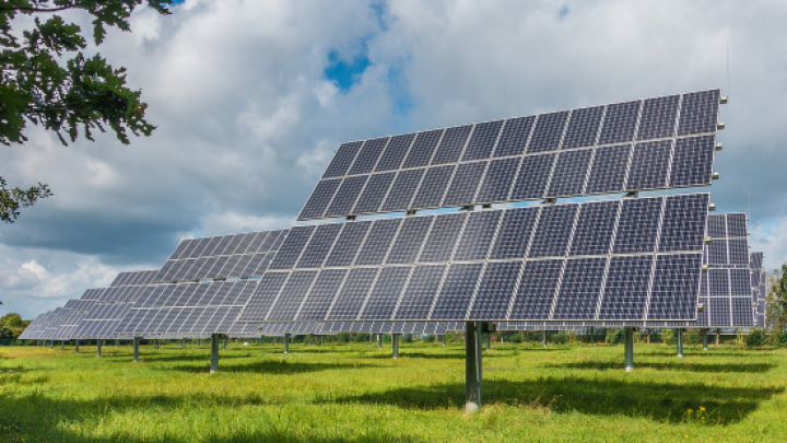 Solar i vetar proizveli prvi put u toku jednog meseca polovinu struje u Španiji