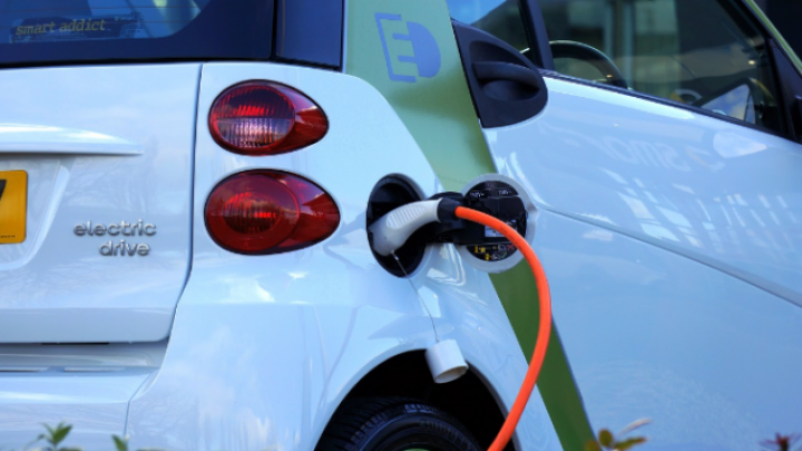 Broj električnih automobila u svetu uvećan 50% u 2023
