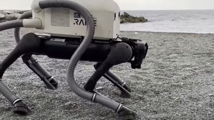 Robot koji skuplja opuške na plaži