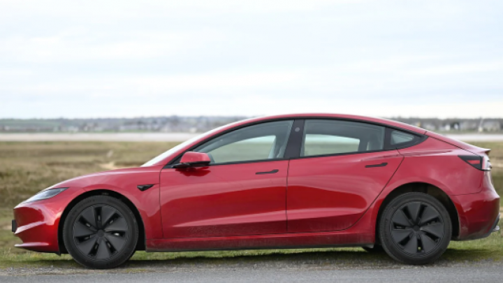 Tesla povlači više od 1,6 miliona automobila zbog problema s gepekom