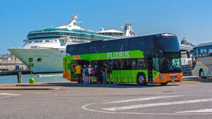 Grupa investitora i Porše objavili preuzimanje 35 odsto kompanije Fliksbus