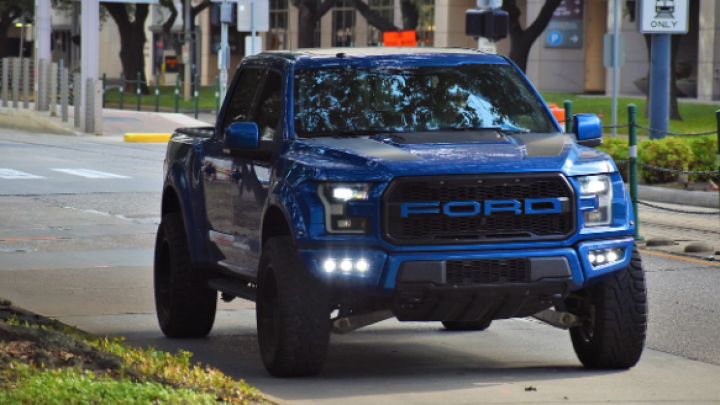 Ford menja strategiju EV tako što će praviti nove jeftinije pikape i kombije