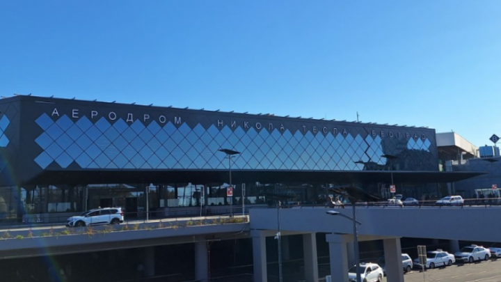 Beogradski aerodrom prvi u svetu sa besplatnim solarnim punjačima baterija električnih vozila