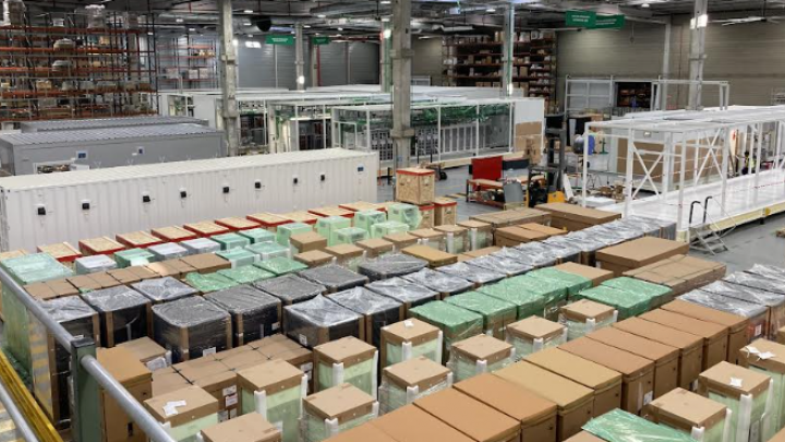 Schneider Electric povećava proizvodni kapacitet svoje najveće fabrike za data centre u Evropi