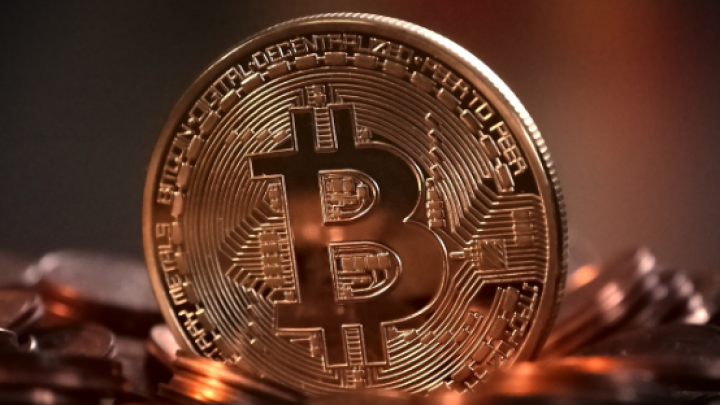 Vrednost bitkoina oborila je novi rekord dostigavši 105.000 USD