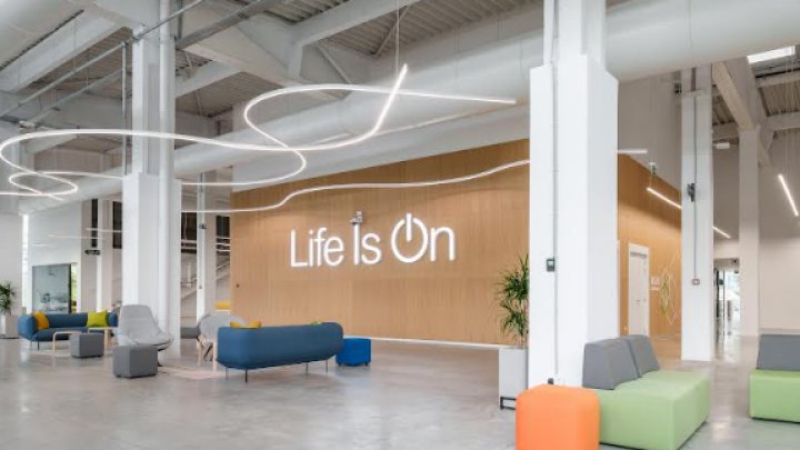 Schneider Electric u Srbiji: Lider održivih rešenja sa globalnim uticajem