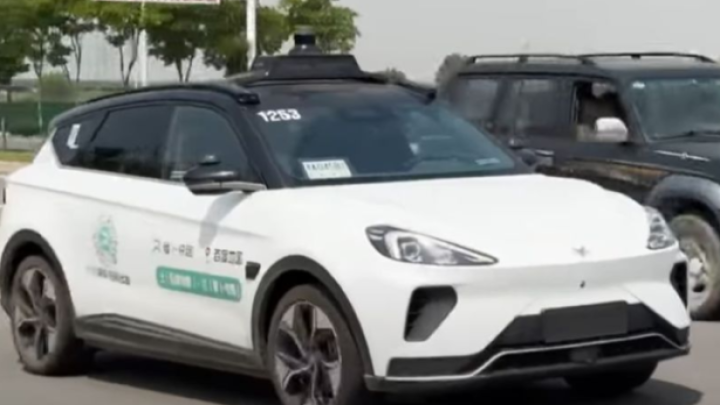 Na ulicama Dubaija do 2028. godine 1.000 robotaksi vozila