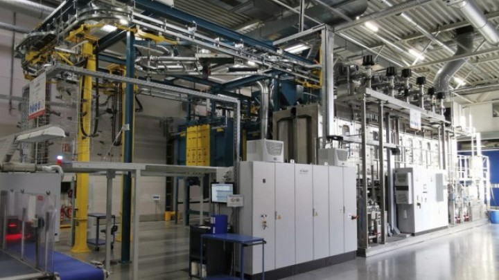 Brzo i efikasno, ali i pažljivo - Nova sveobuhvatna rešenja za peskarenje komponenata u električnim vozilima