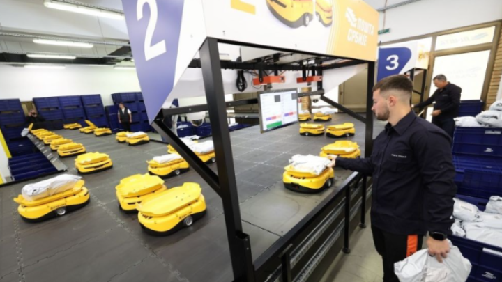 U poštanskom centru u Nišu počelo sortiranje pošiljaka uz pomoć robota