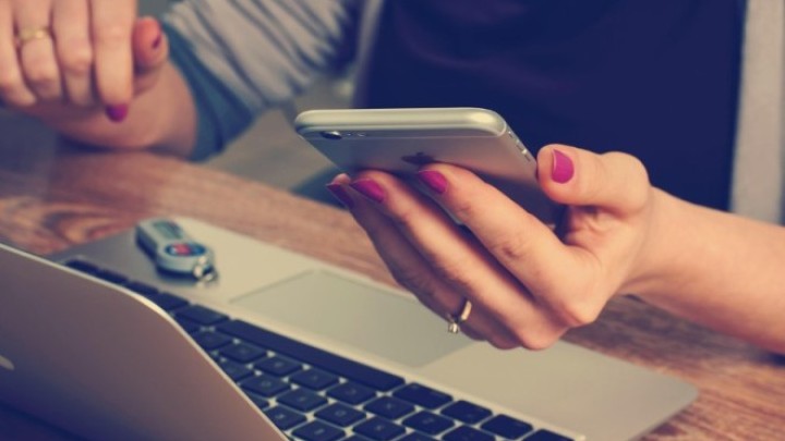 Polovina odraslih iskusila je neki oblik digitalnE zloupotrebe, ali većina ne prepoznaje problem