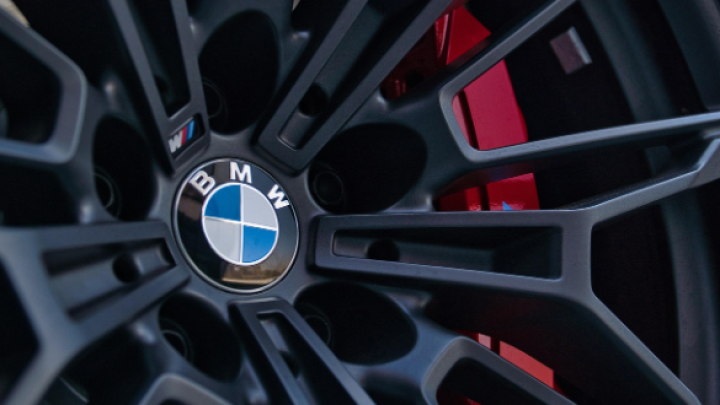 BMW nastavlja razvoj tehnologije koja bi u budućnosti mogla da omogući automobilima da menjaju boju karoserije