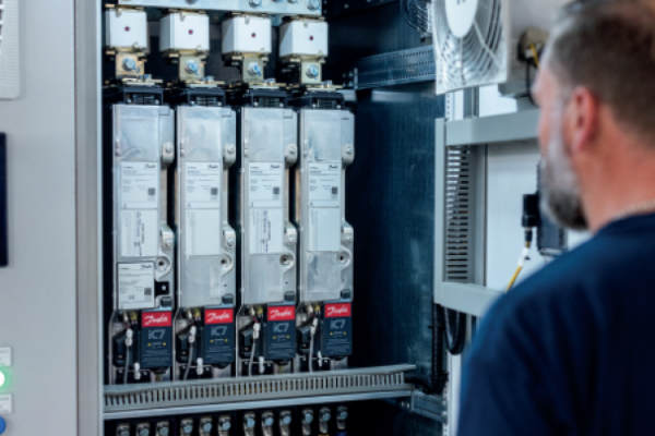 Proizvodnja iC7 Hybrid 1500 VDC mrežnog pretvarača sa tečnim hlađenjem